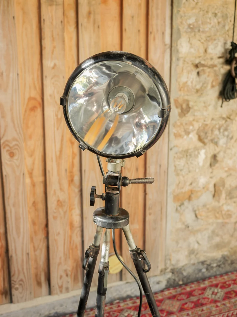 Julien, le lampadaire de cinéma N°412