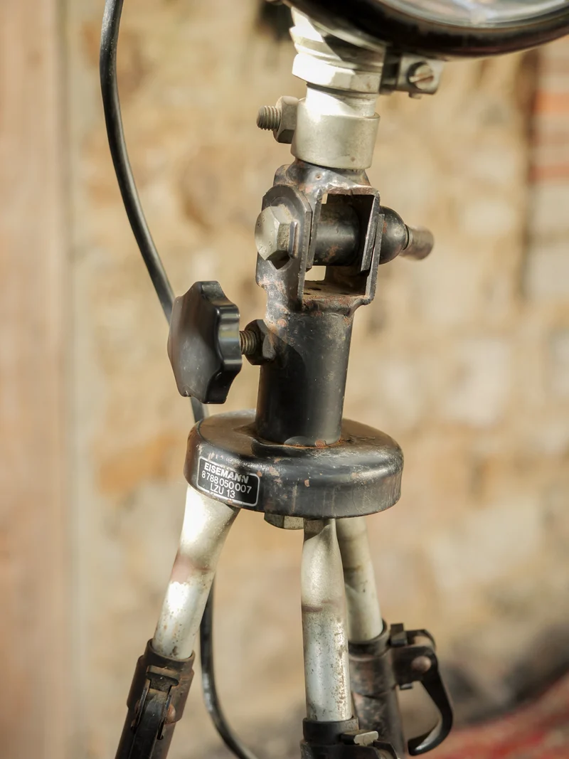 Julien, le lampadaire de cinéma N°412