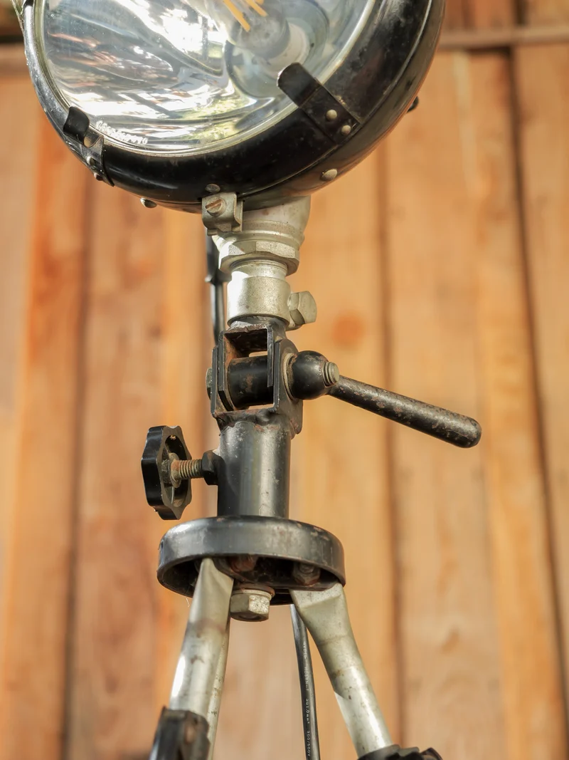 Julien, le lampadaire de cinéma N°412