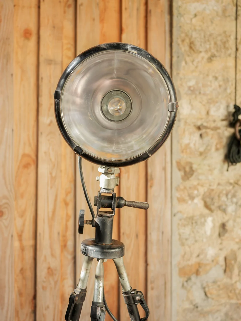 Julien, le lampadaire de cinéma N°412