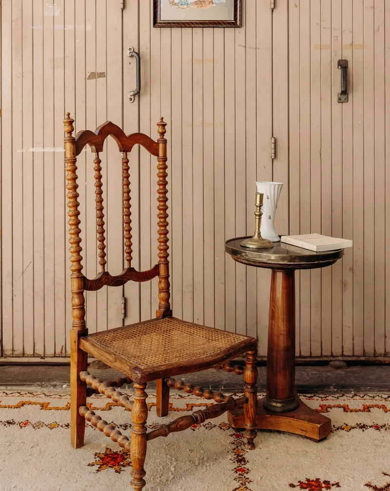 Claude, la chaise à la structure sculptée N°1611