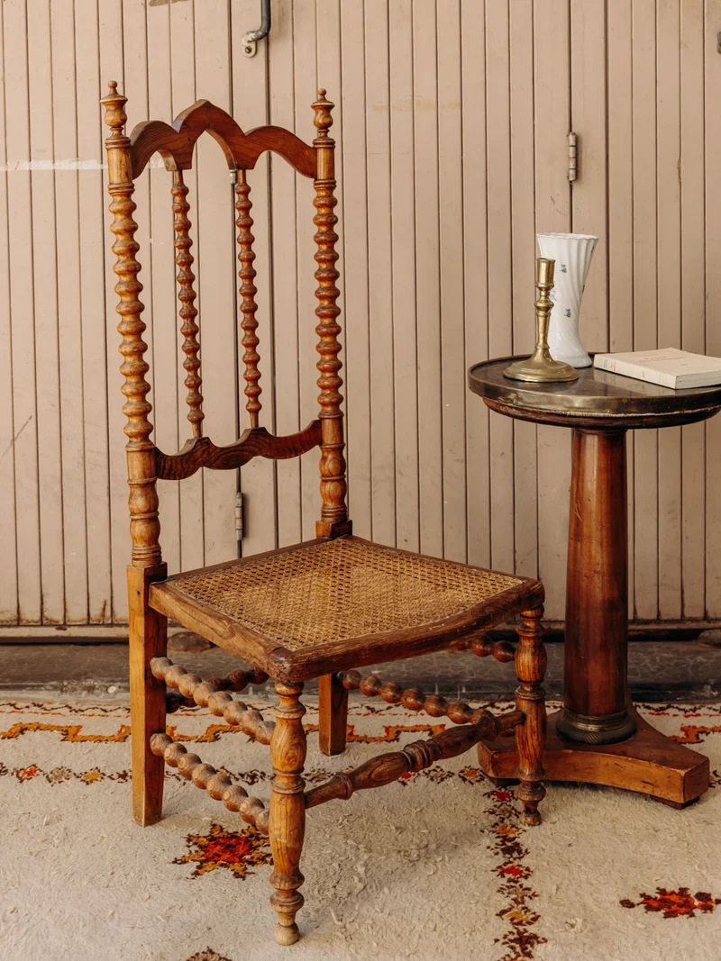 Claude, la chaise à la structure sculptée N°1611