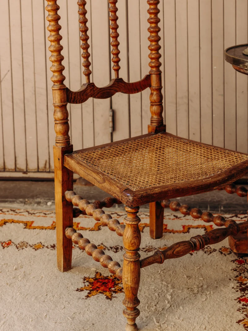 Claude, la chaise à la structure sculptée N°1611
