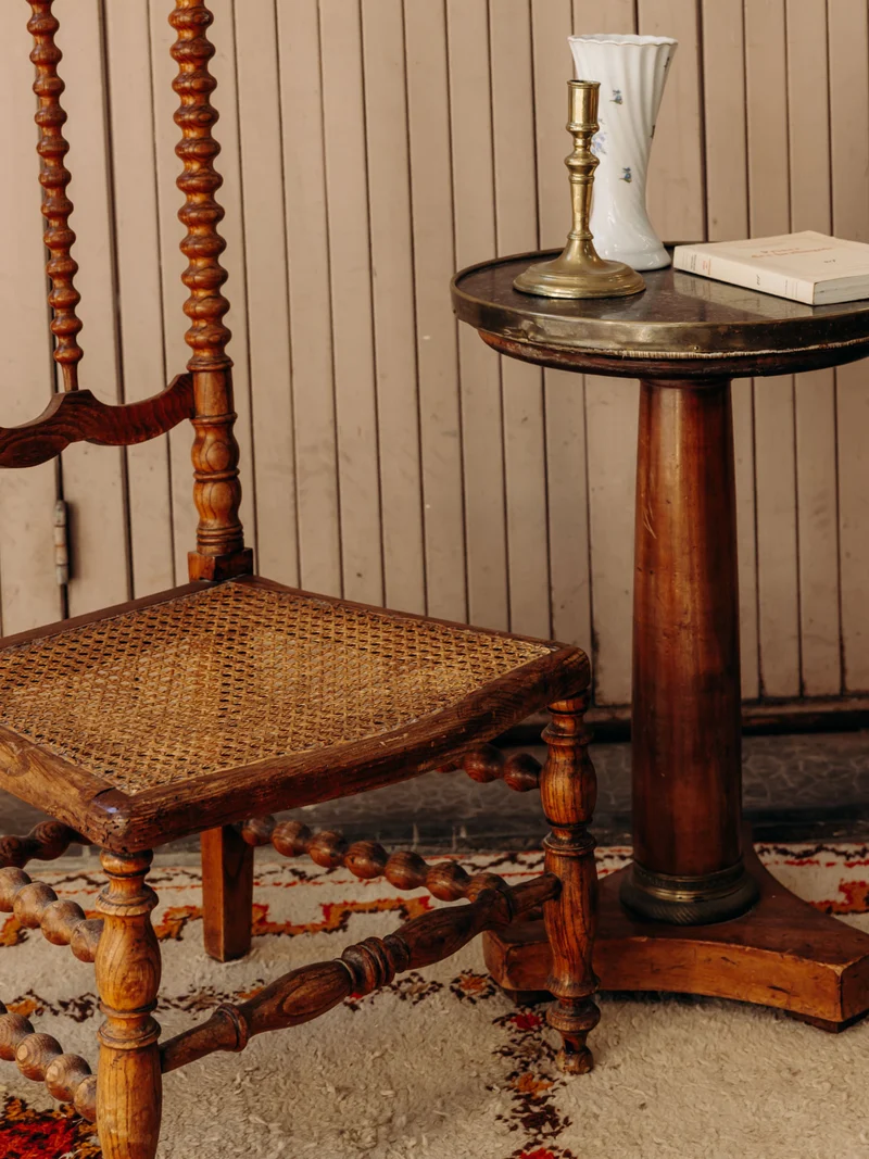Claude, la chaise à la structure sculptée N°1611
