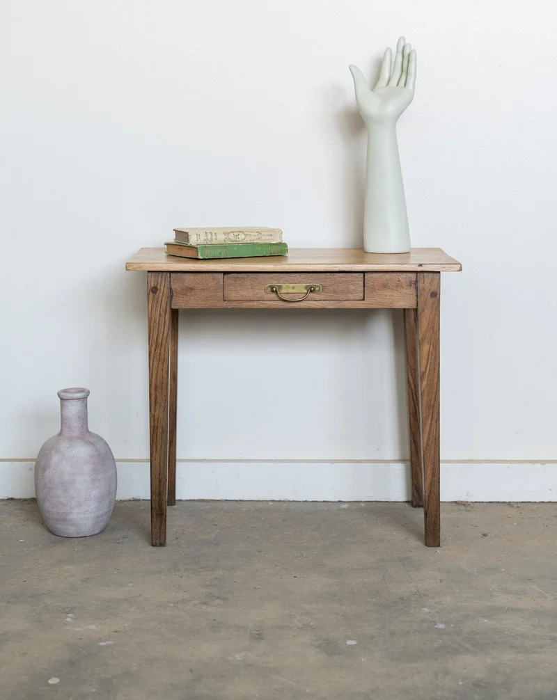 Francine, la petite table d'appoint de campagne en bois N°1595