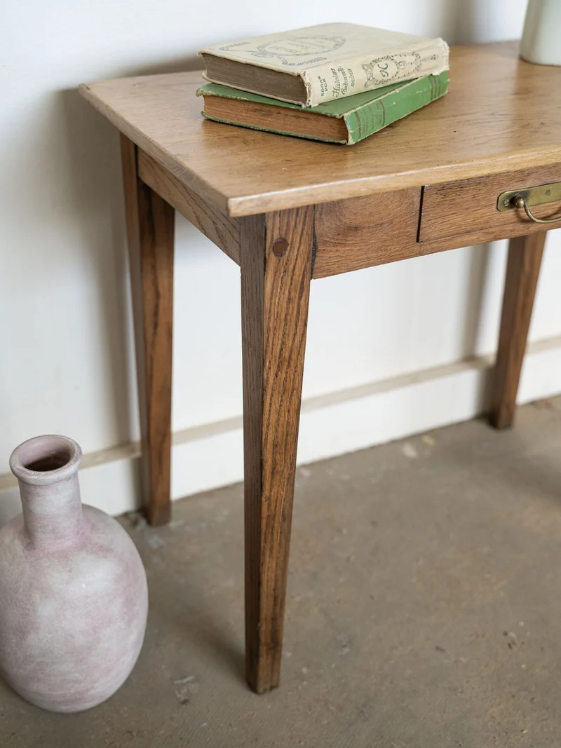 Francine, la petite table d'appoint de campagne en bois N°1595