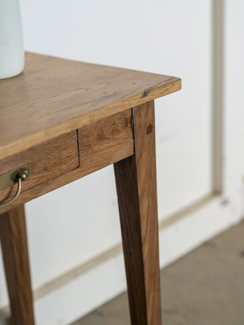 Francine, la petite table d'appoint de campagne en bois N°1595