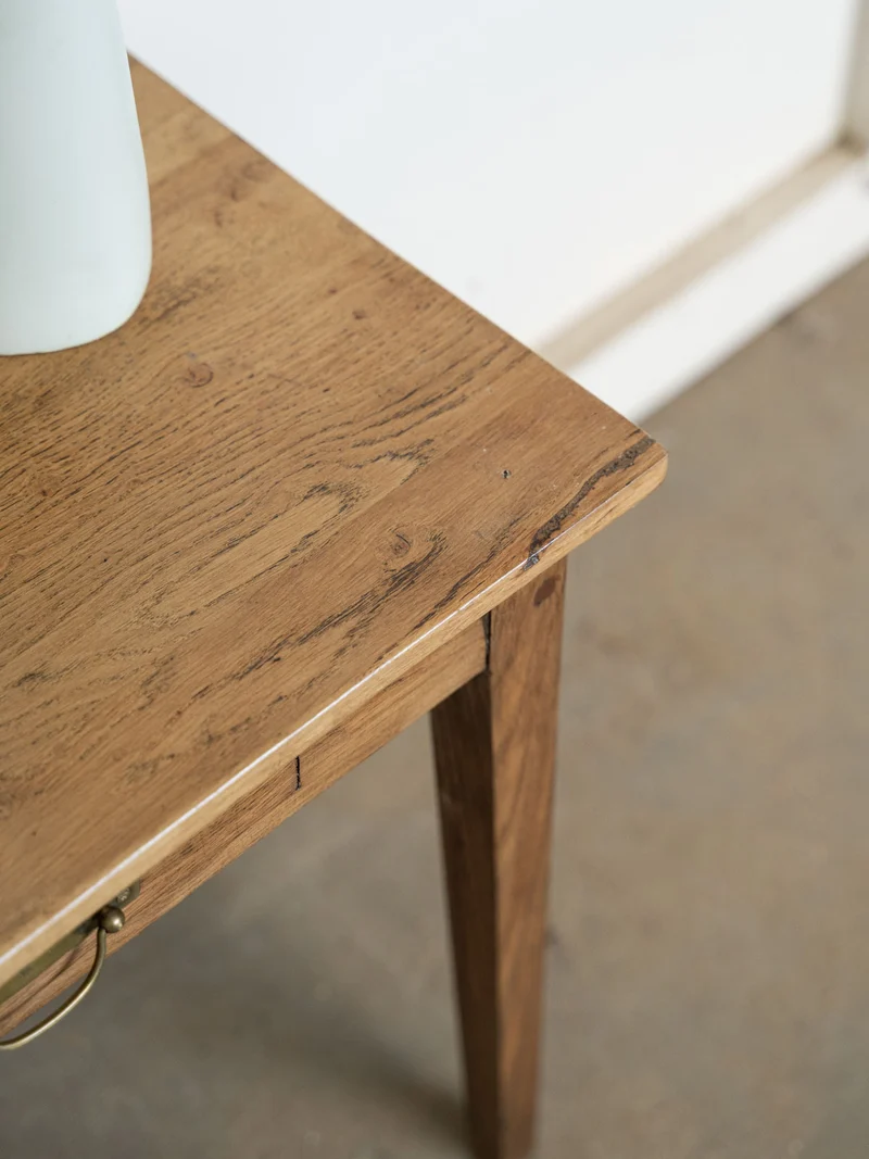 Francine, la petite table d'appoint de campagne en bois N°1595
