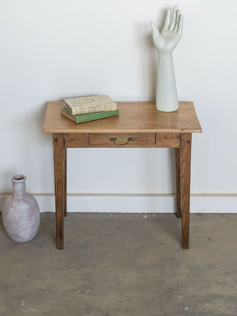Francine, la petite table d'appoint de campagne en bois N°1595