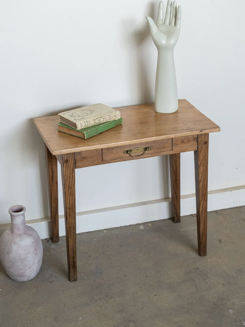 Francine, la petite table d'appoint de campagne en bois N°1595