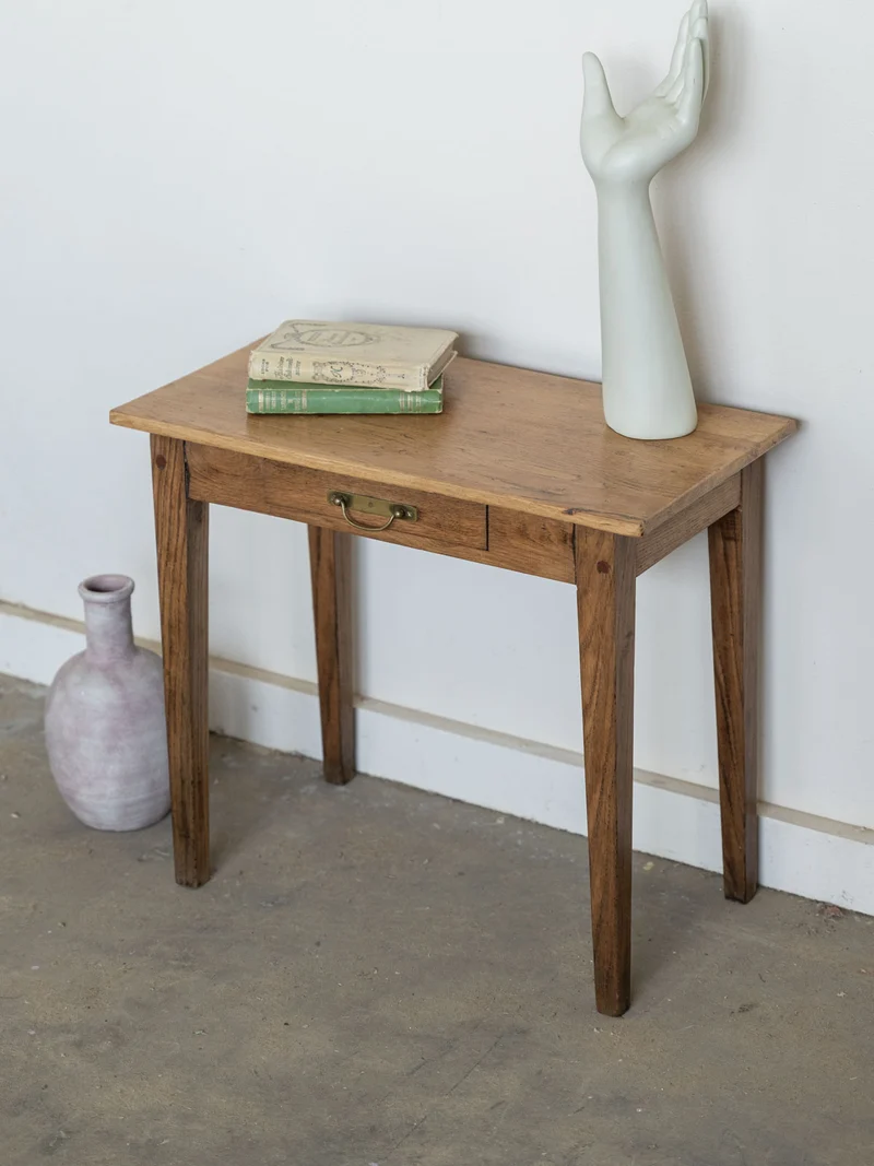 Francine, la petite table d'appoint de campagne en bois N°1595
