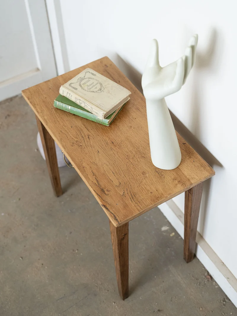 Francine, la petite table d'appoint de campagne en bois N°1595