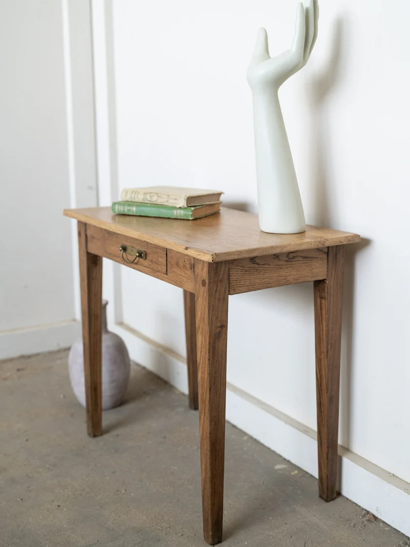 Francine, la petite table d'appoint de campagne en bois N°1595