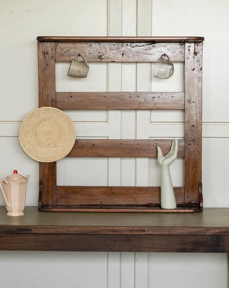 Gaëlle, l'ancienne étagère à casseroles en bois N°1572