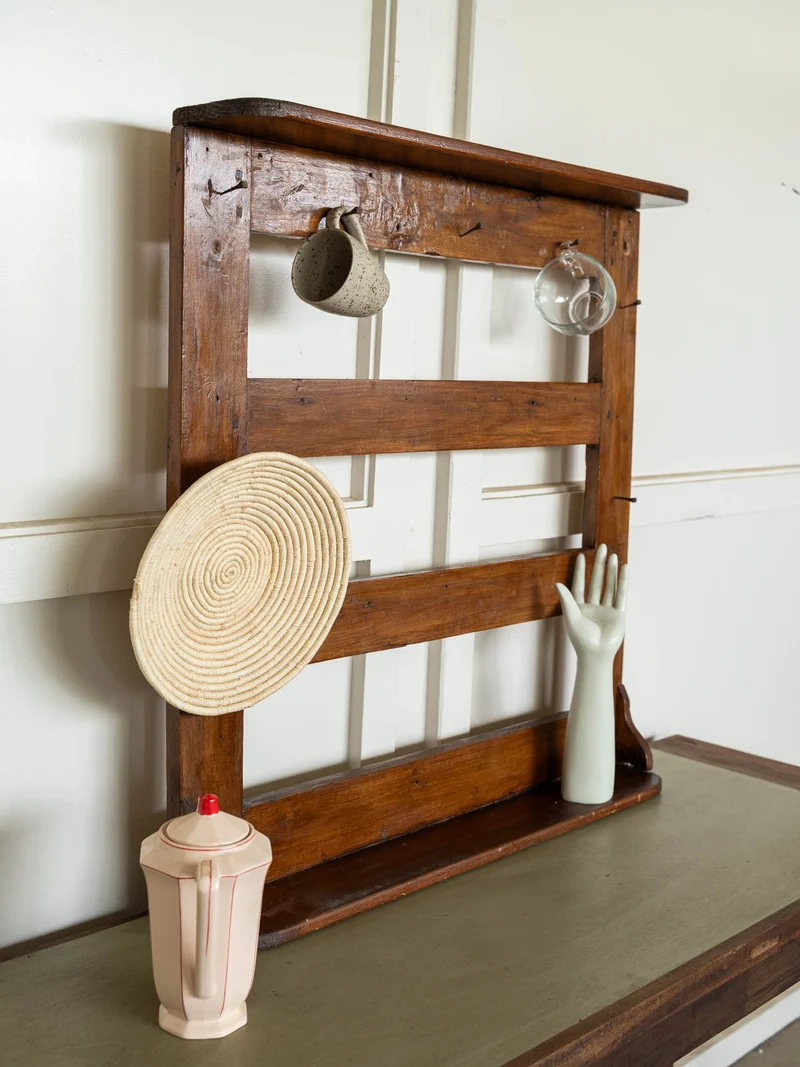 Gaëlle, l'ancienne étagère à casseroles en bois N°1572