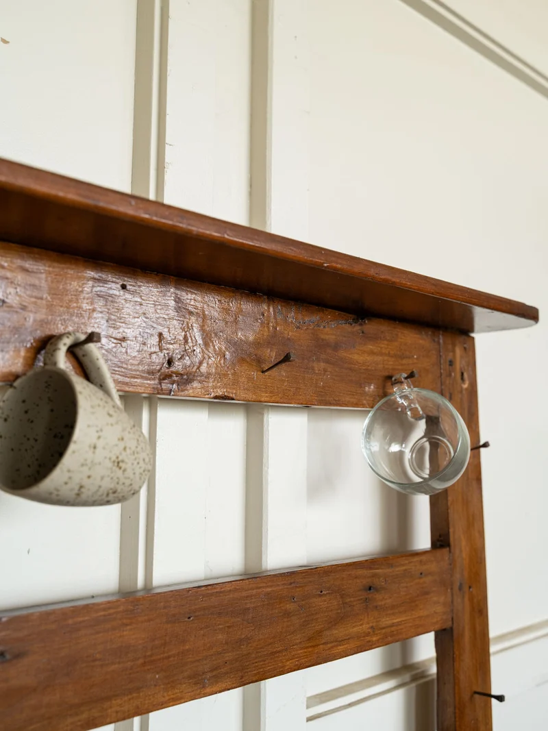 Gaëlle, l'ancienne étagère à casseroles en bois N°1572
