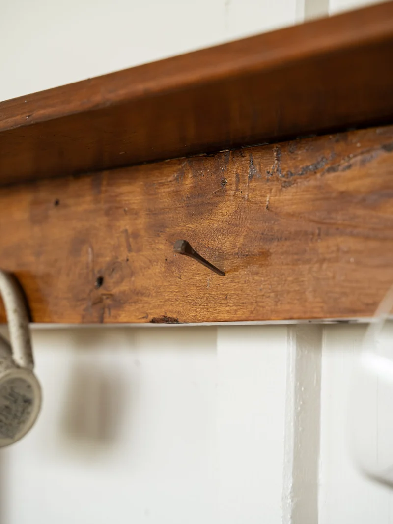 Gaëlle, l'ancienne étagère à casseroles en bois N°1572