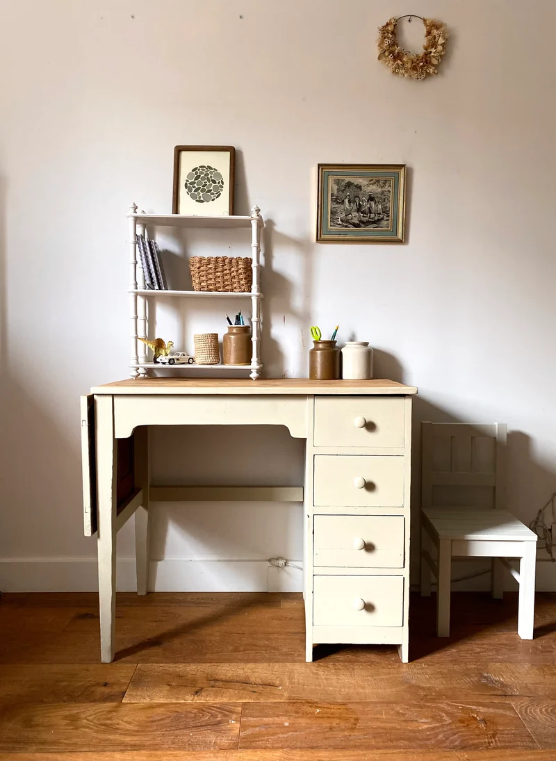 Bureau pour enfant en bois ancien