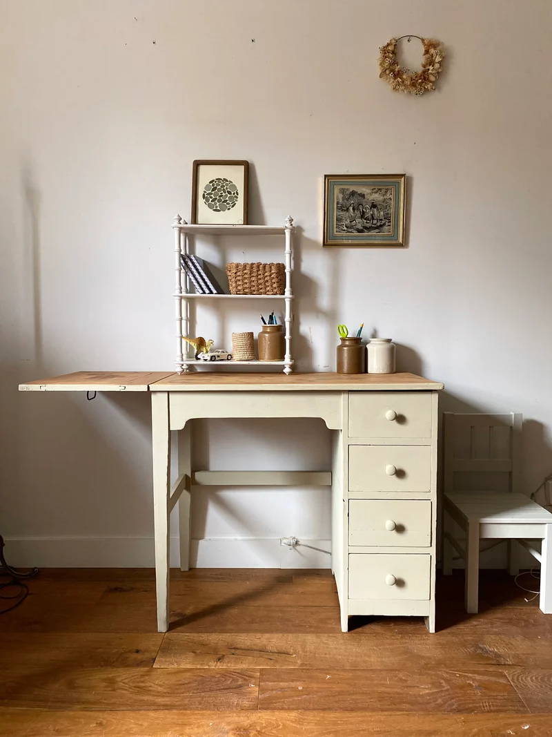 Bureau pour enfant en bois ancien