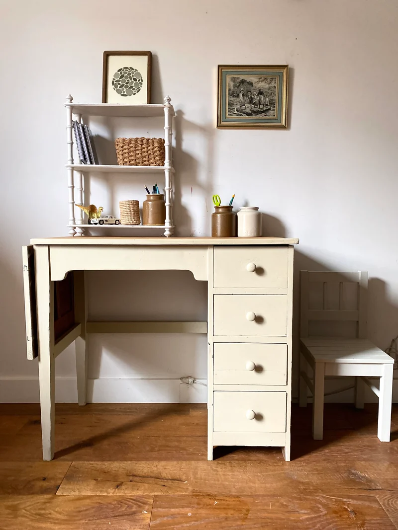Bureau pour enfant en bois ancien