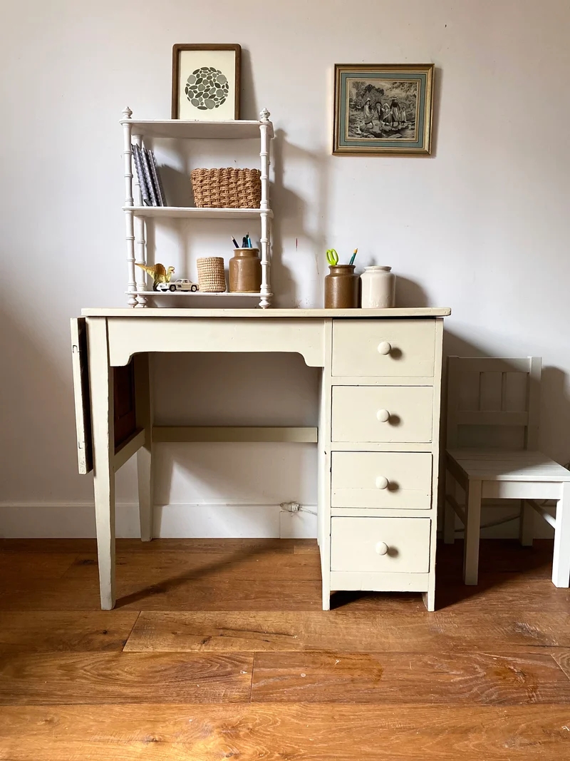 Bureau pour enfant en bois ancien