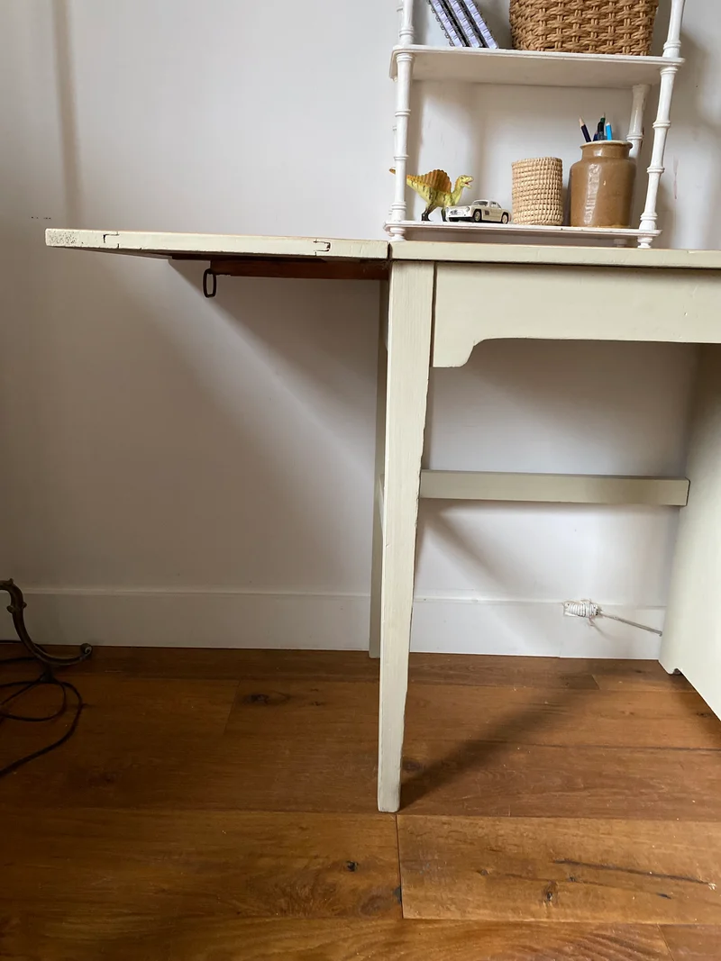 Bureau pour enfant en bois ancien