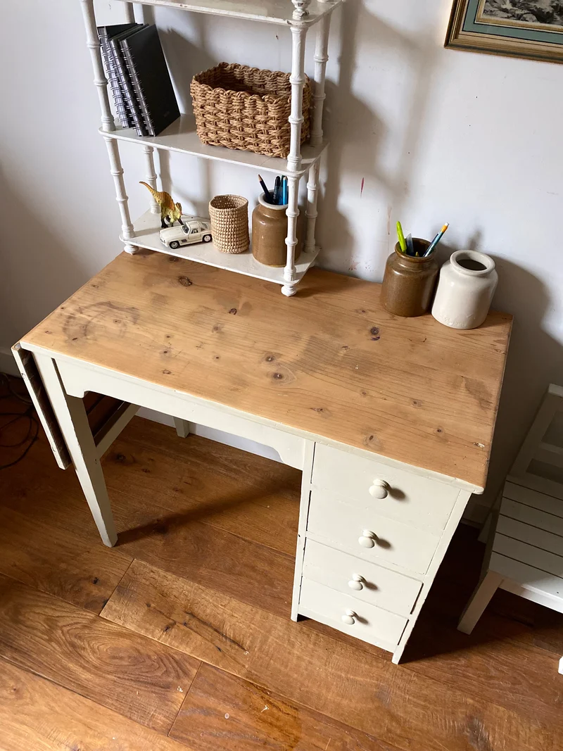 Bureau pour enfant en bois ancien
