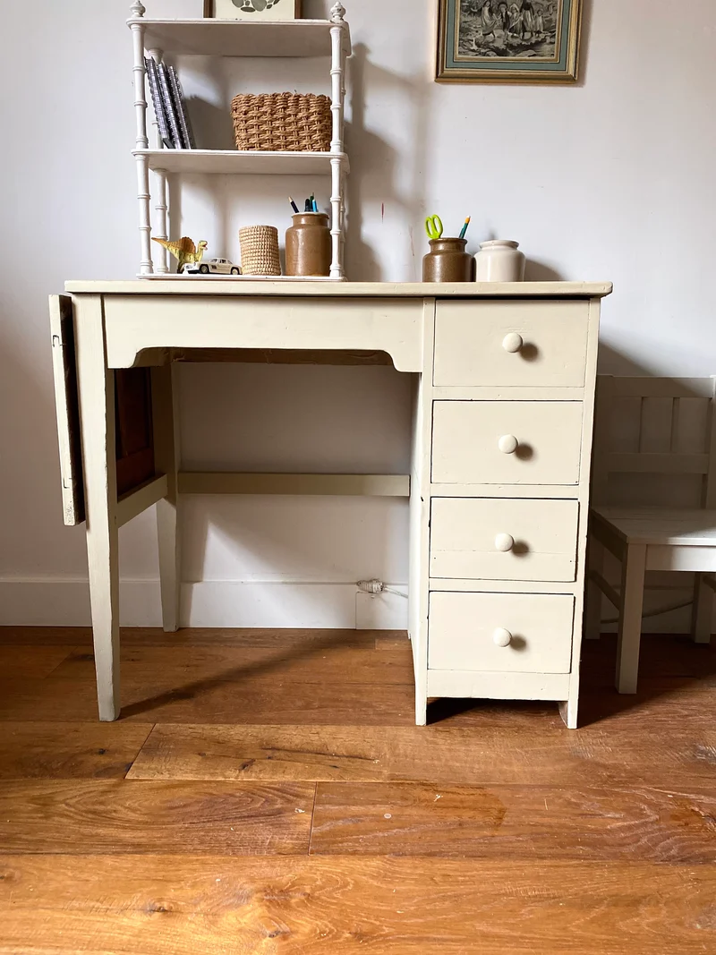 Bureau pour enfant en bois ancien