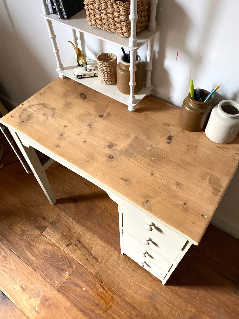 Bureau pour enfant en bois ancien