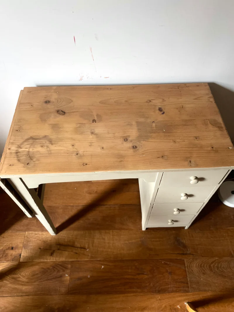 Bureau pour enfant en bois ancien