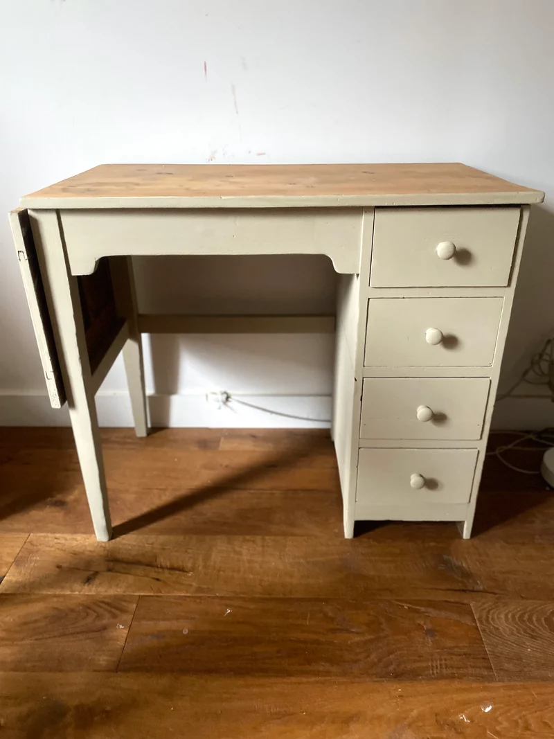 Bureau pour enfant en bois ancien