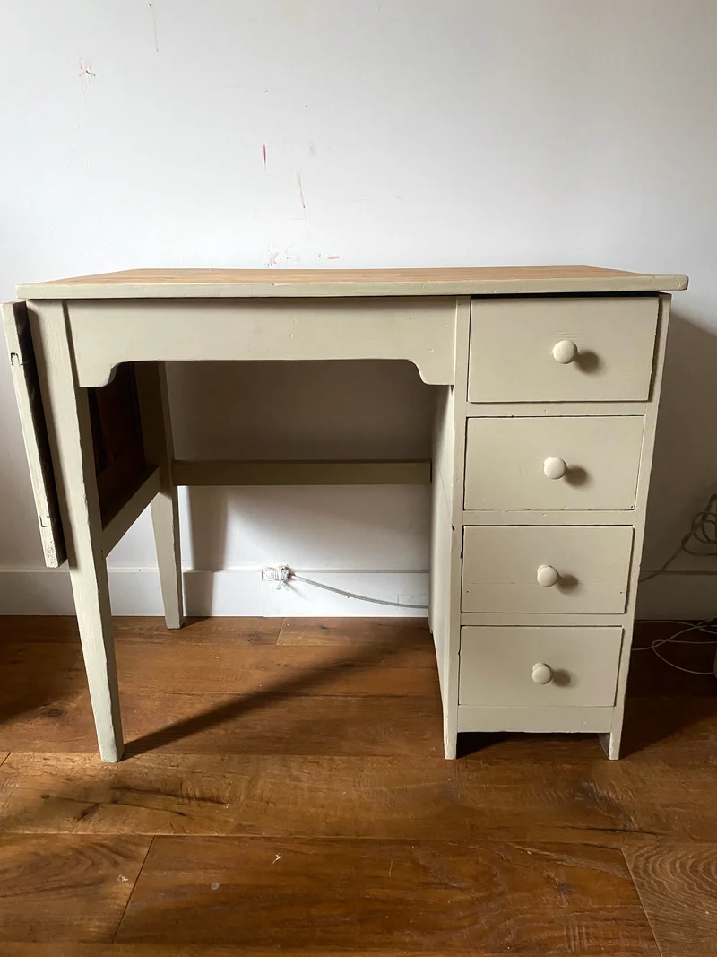 Bureau pour enfant en bois ancien