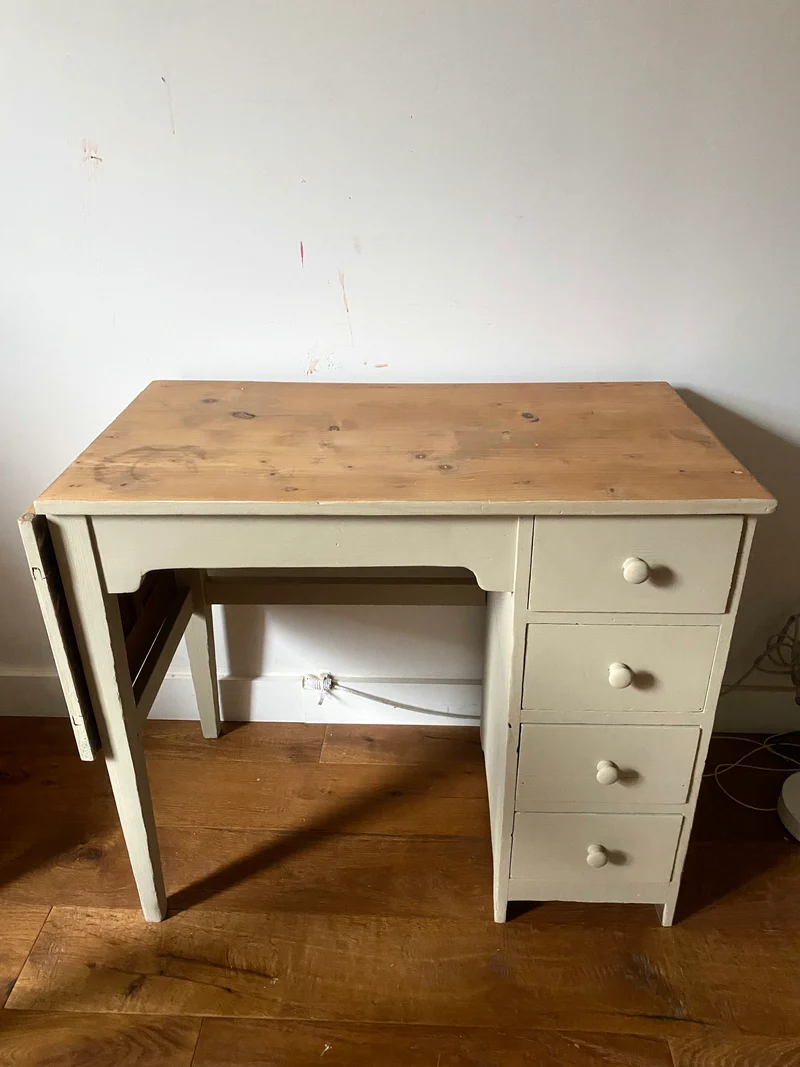 Bureau pour enfant en bois ancien