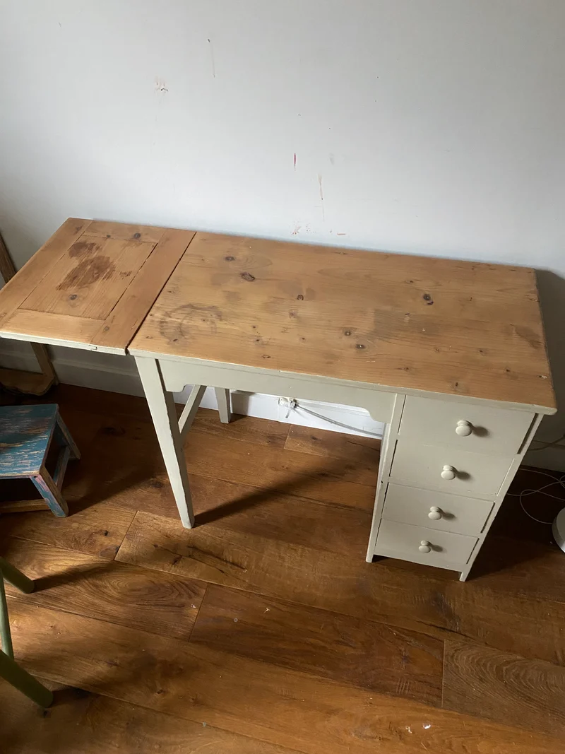 Bureau pour enfant en bois ancien
