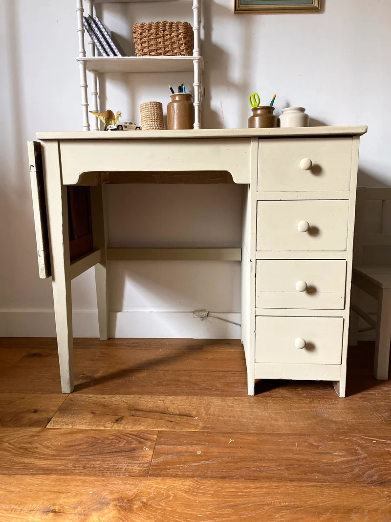 Bureau pour enfant en bois ancien