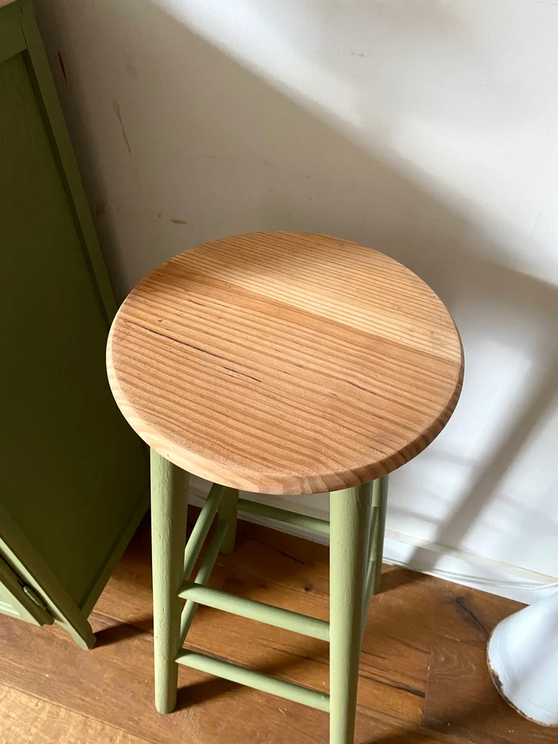Tabouret en bois ancien