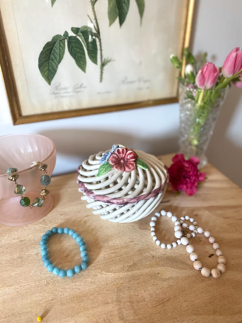 Boîte à bijoux en céramique tressée