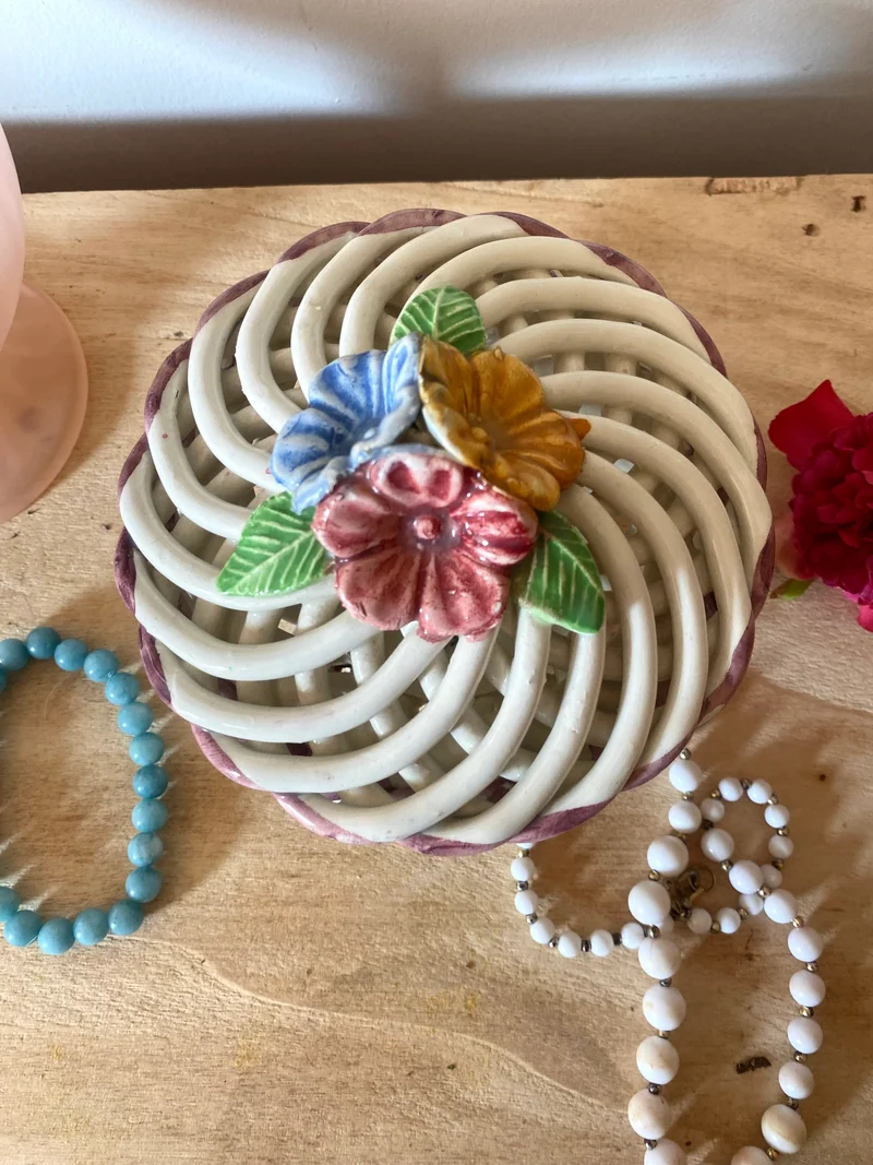 Boîte à bijoux en céramique tressée