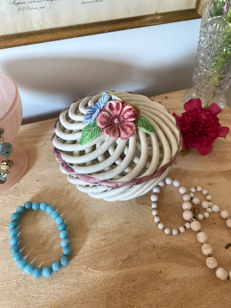 Boîte à bijoux en céramique tressée