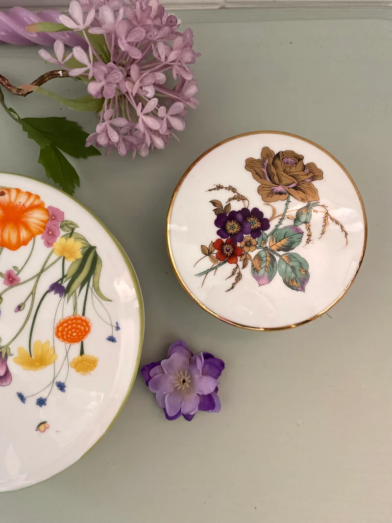Boîte à bijoux en porcelaine ancienne