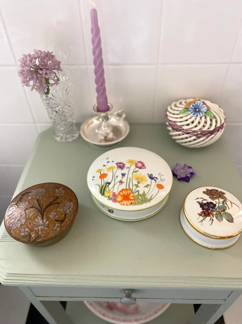 Boîte à bijoux en porcelaine ancienne