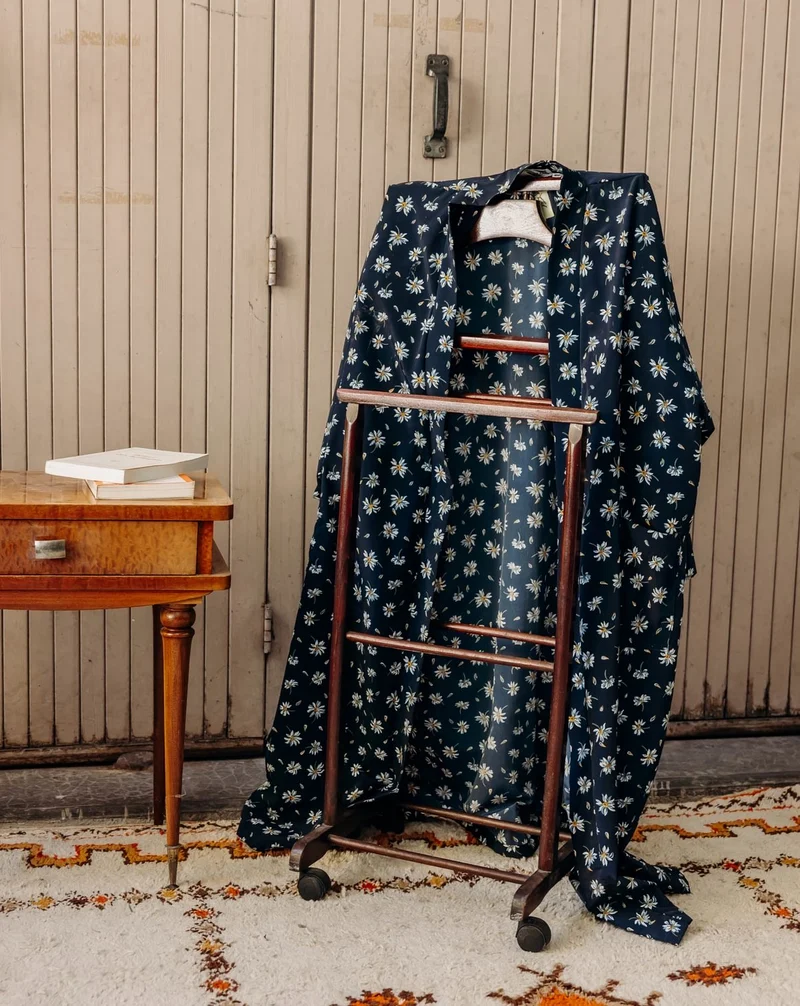 Max, le valet de nuit en bois foncé N°473