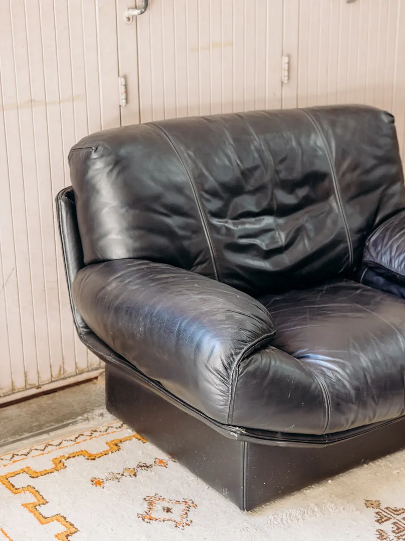 Jakob, le fauteuil élégant en cuir noir N°1374