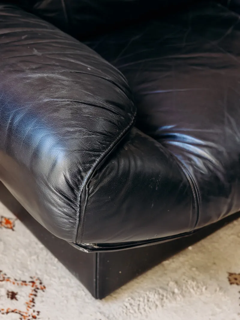 Jakob, le fauteuil élégant en cuir noir N°1374