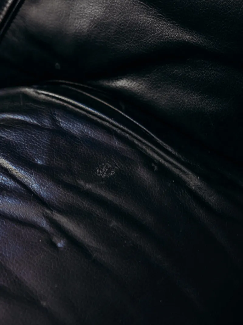 Jakob, le fauteuil élégant en cuir noir N°1374