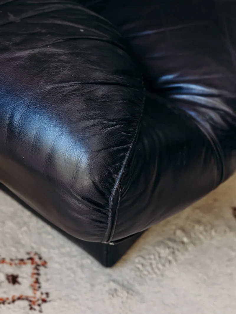 Jakob, le fauteuil élégant en cuir noir N°1374