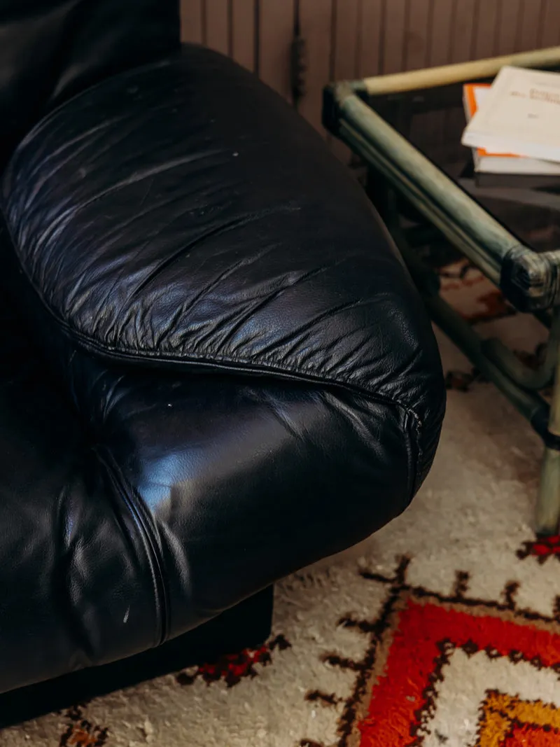 Jakob, le fauteuil élégant en cuir noir N°1374