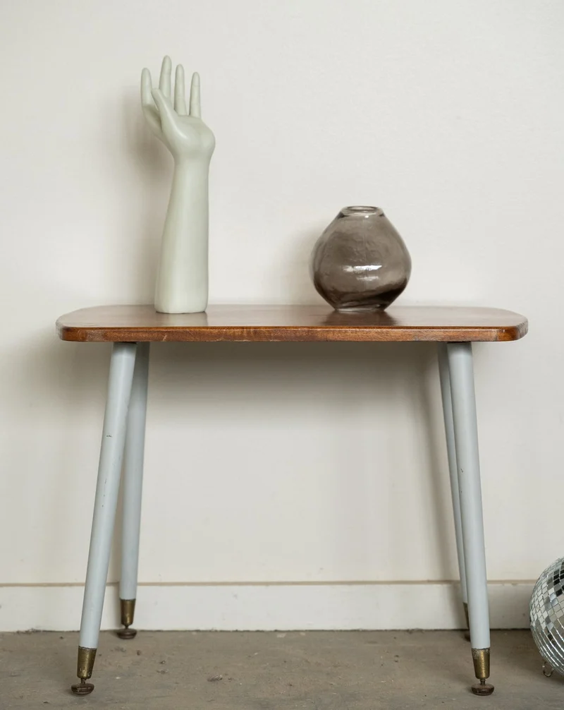 Hanna, la petite table d'appoint années 60 N°1577