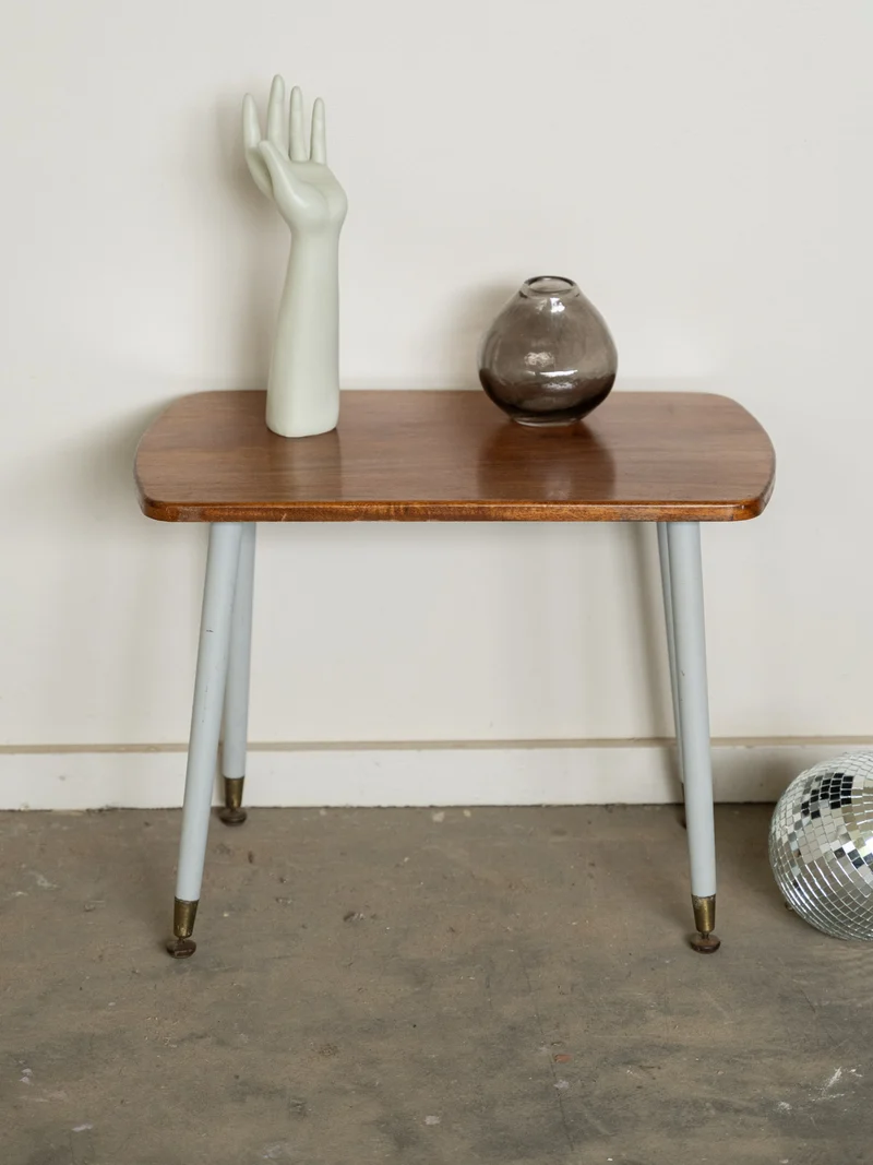 Hanna, la petite table d'appoint années 60 N°1577