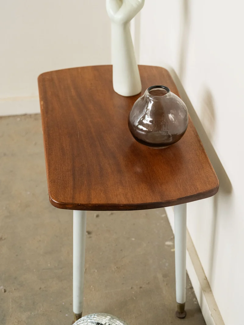 Hanna, la petite table d'appoint années 60 N°1577